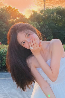女性办公室正装
